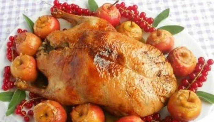 Украшение праздничного стола: утка фаршированная Утка новогодняя рецепт с яблоками